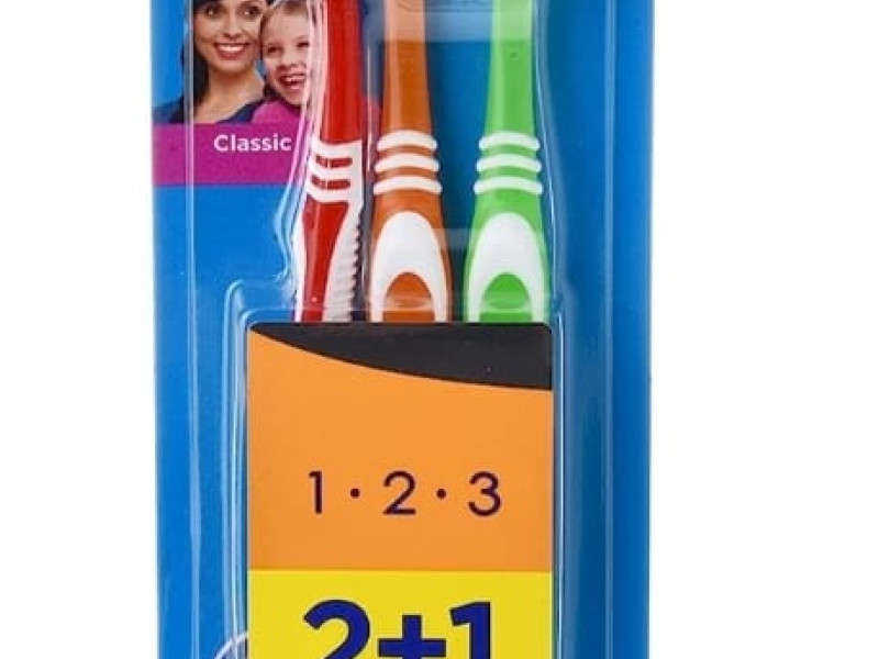 oral B tooth brush classic 2+1 medium oral B tooth brush classic 2+1 medium